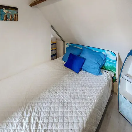 3 Bedroom Gorgeous In Hébergement de vacances Batz-sur-Mer
