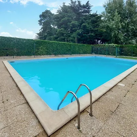 3 Bedroom Gorgeous In Batz-sur-Mer